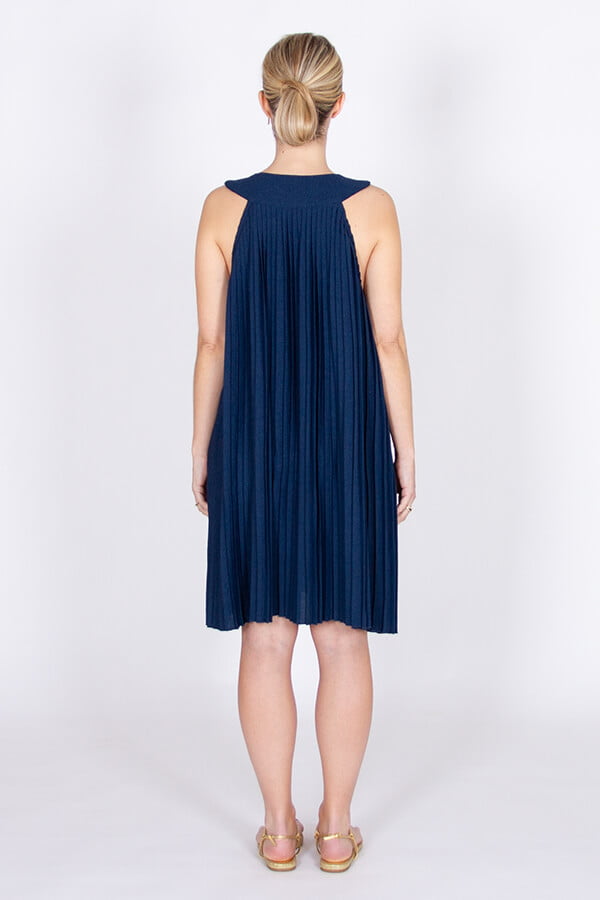 I-AM-Patterns-Robe-plissée-tissu-plissé-bleu-stragier-10