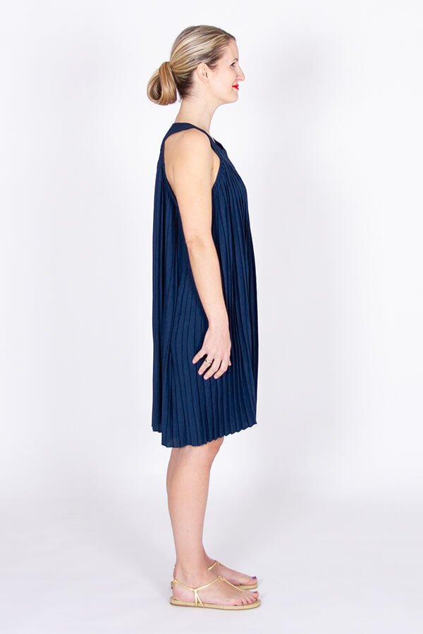 I-AM-Patterns-Robe-plissée-tissu-plissé-bleu-stragier-9