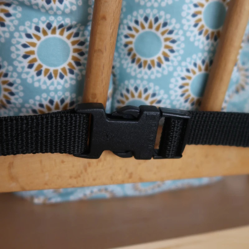 detai-ceinture-coussin-chaise-haute