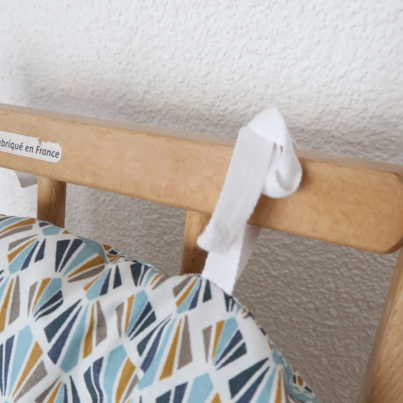 detai-noeud-coussin-chaise-haute