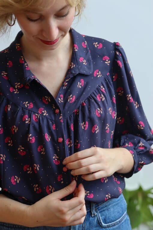 BLOUSE_PIMPANTE_PATRON_COUTURE_CHEMISIER_APPRENDRE_A_COUDRE_LISE_TAILOR-08-510x765