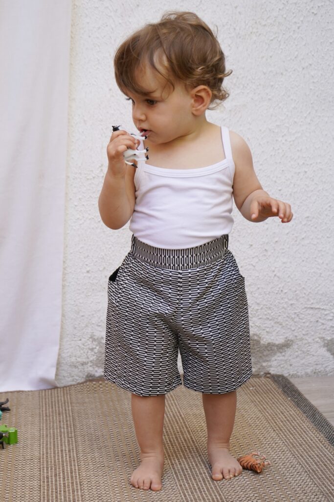 Patron de couture de short pour bébé réalisable en chute de tissu