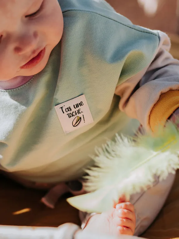 Patrons de couture de sweat pour bébé réalisable en chute de tissu