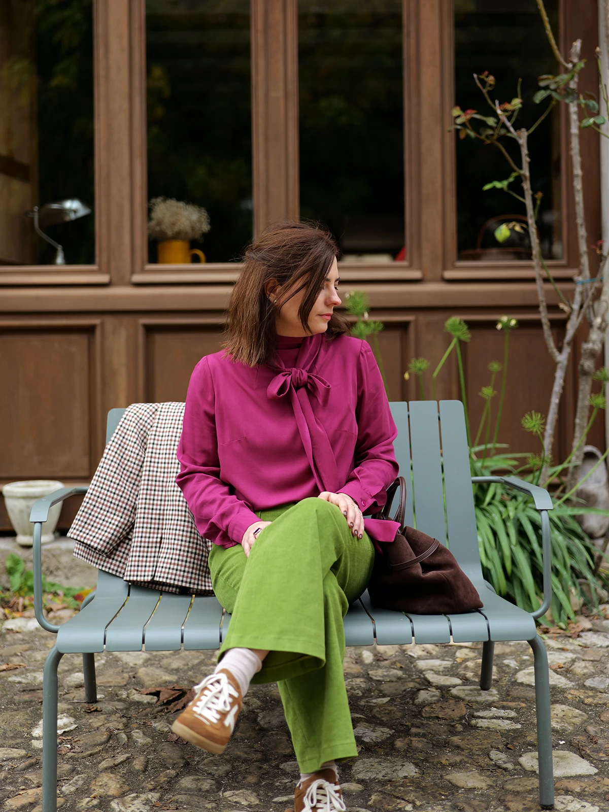 photo-blouse-framboise-pantalon-vert-1-1