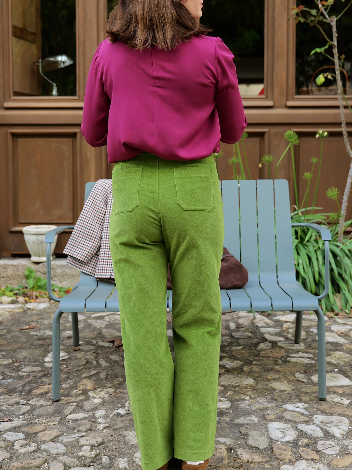 photo-blouse-framboise-pantalon-vert-11