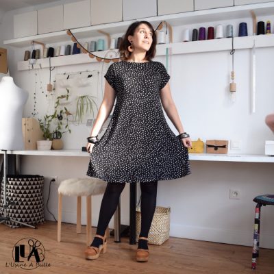 5-Robe-Yzia-manches-kimono-col-bateau-lusine-a-bulle